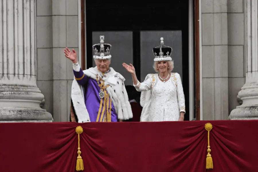 Carlos III y su esposa Camila fueron coronados como reyes del Reino Unido en una impactante ceremonia