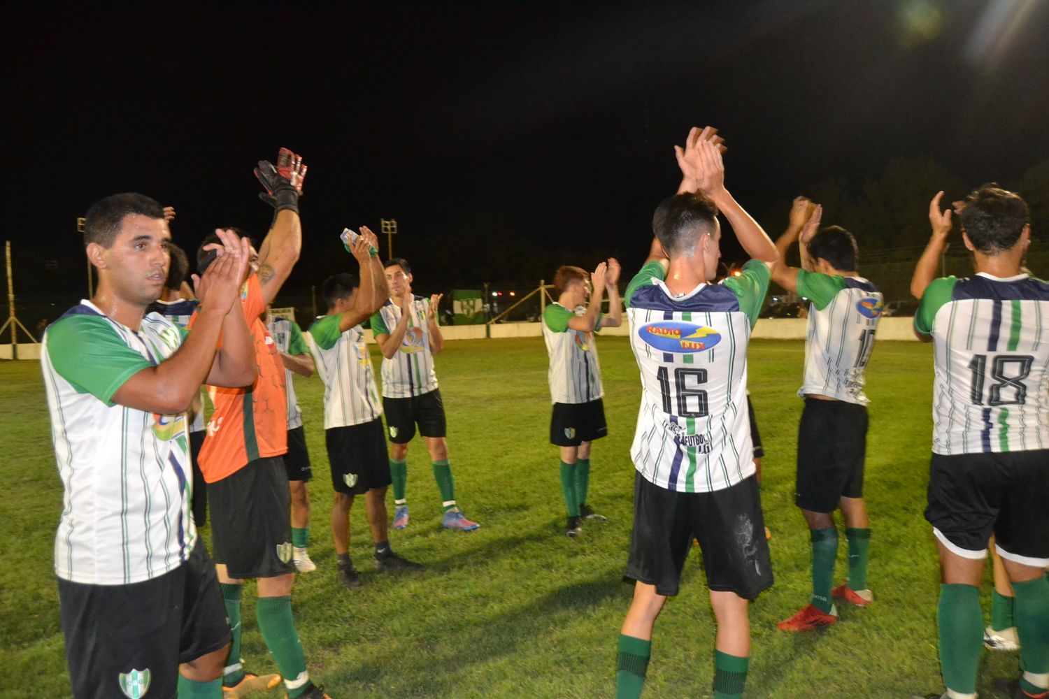 Juventud de Urdinarrain y Bancario definirán en un sorteo quién gana su zona