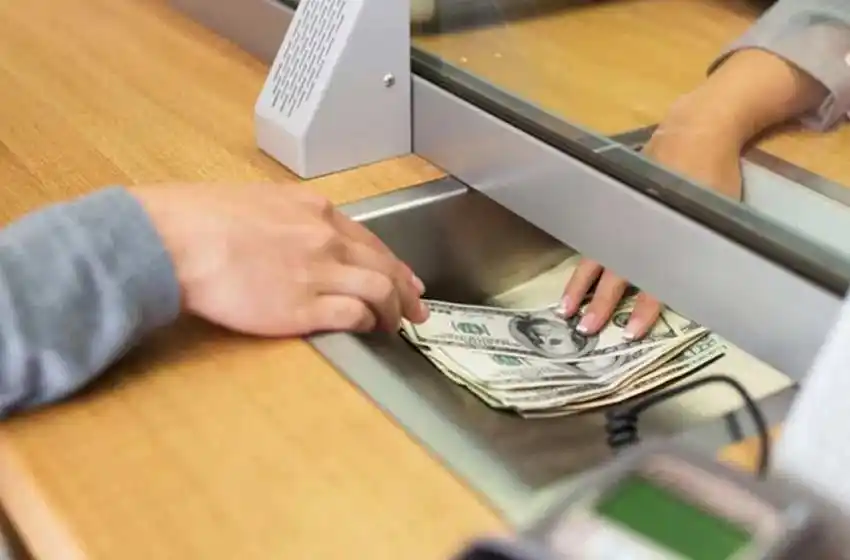 Bancarios cerraron un aumento de hasta 10 mil quinientos pesos a cobrar en enero y febrero