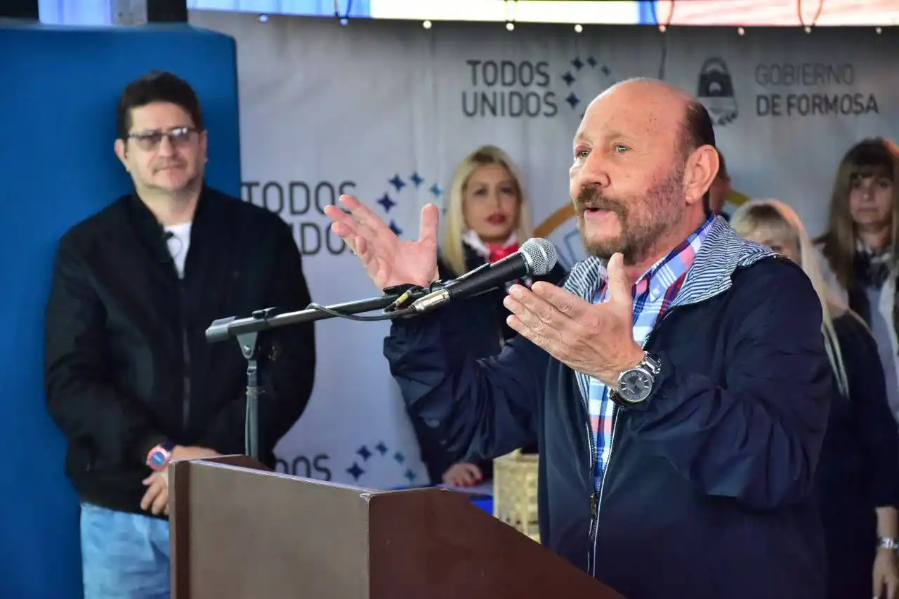 Insfrán anunció construcción de la Casa de la 
Solidaridad y cancha de rugby en el Nam-Qom