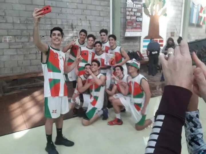 Basquet: Centro Vasco, primer finalista del Torneo Clausura