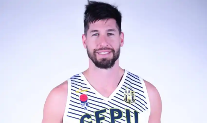 Sebastián Cabello es el nuevo pivot de Unión