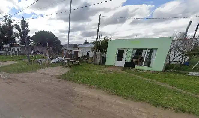 Robo en un comercio de Quequén: rompieron una vidriera y se llevaron mercadería