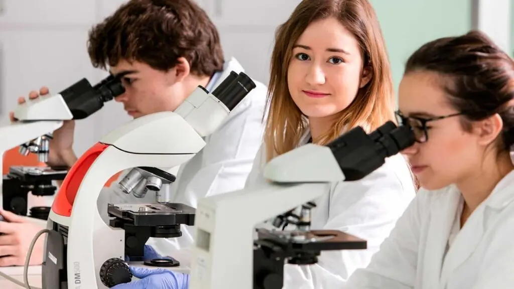 Carreras y cursos de formación en salud gratuitas: dónde y cómo inscribirse