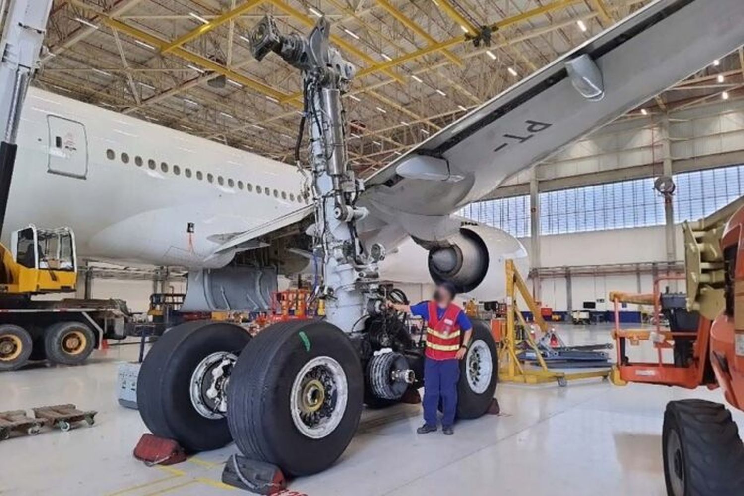 LATAM concluyó el primer recambio del tren de aterrizaje de un Boeing 777-300 en América Latina