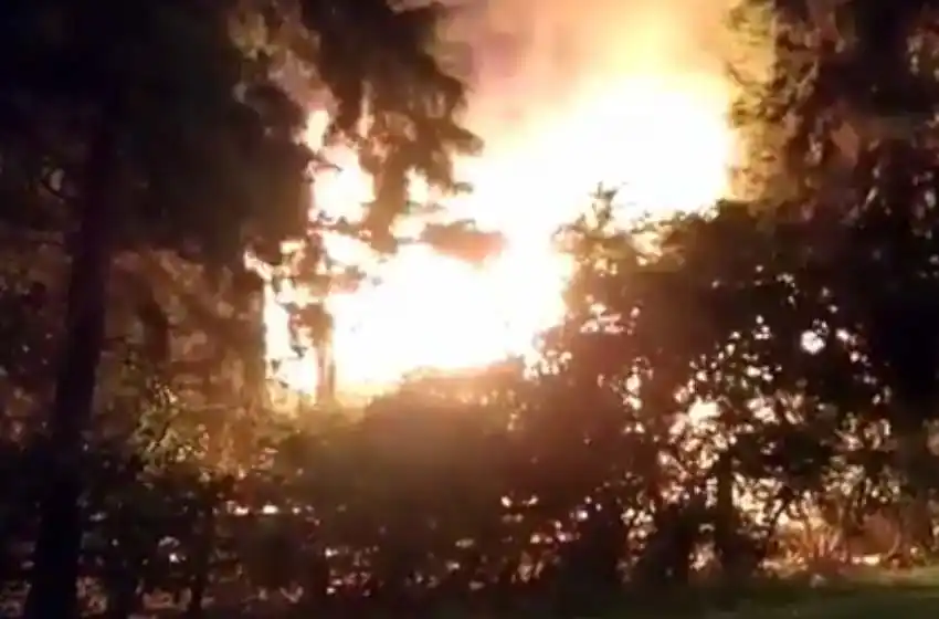 Sorprendente incendio en Scalabrini Ortíz: ardió en llamas un vagón