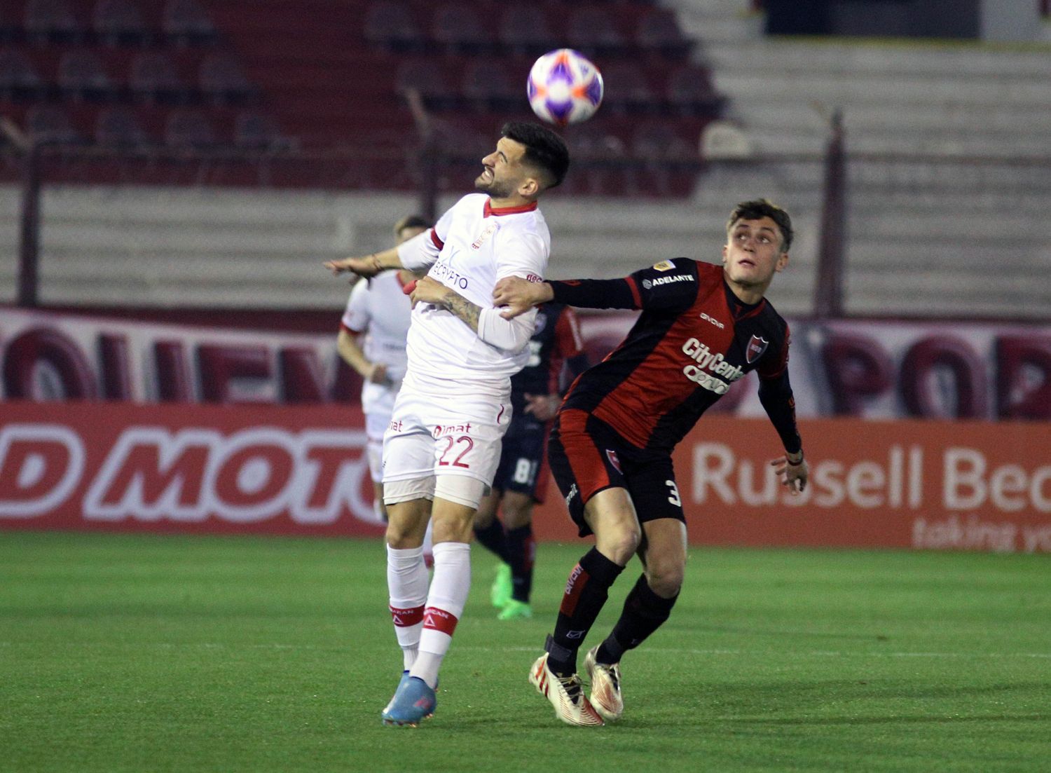 Huracán superó a Newell's y se arrimó al primer puesto