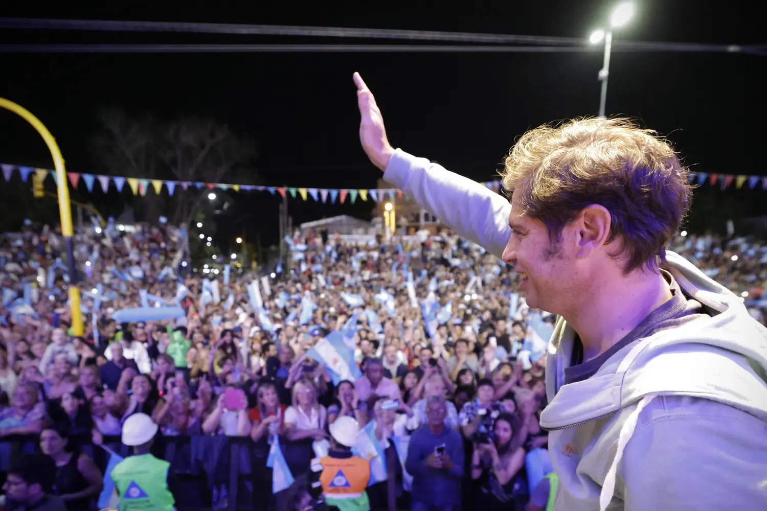 En medio de la polémica por los datos del Censo, Kicillof participó junto a Espinoza de los Carnavales de La Matanza