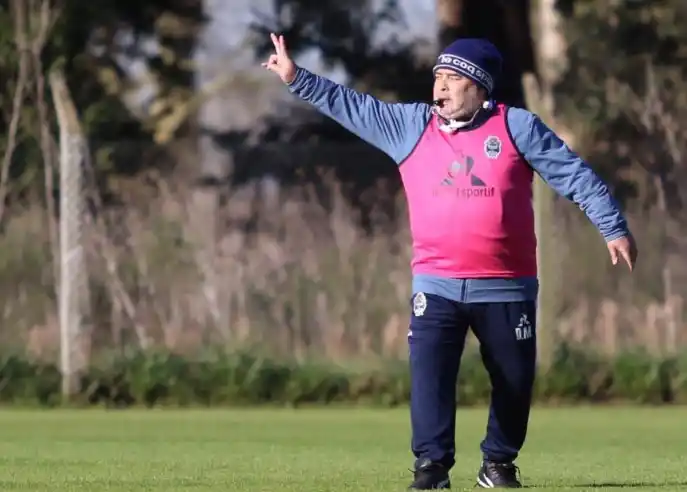 Debut de Maradona en Gimnasia: Aprevide habilitó a utilizar la capacidad total de su estadio