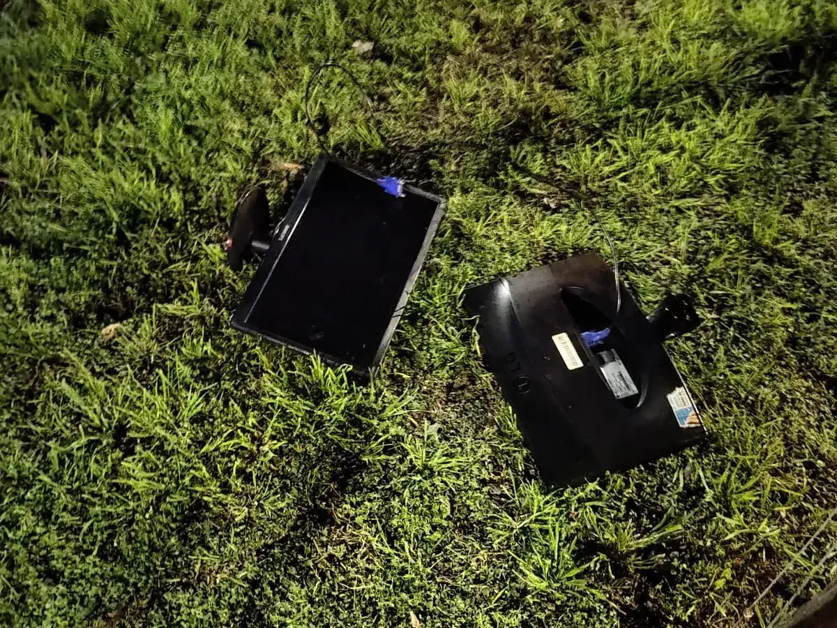 Reventó un vidrio con mano, robó dos monitores y no llegó muy lejos: lo vieron desde el CeMU y lo detuvieron