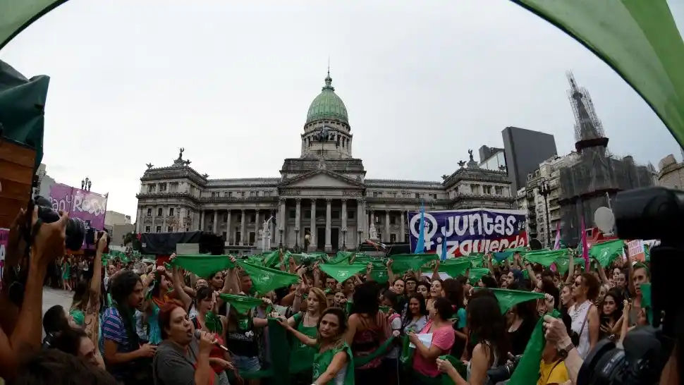 Pañuelazo por el aborto legal en todo el país