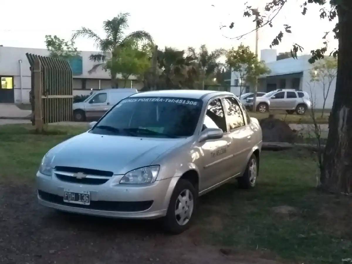 Freyre: le robaron su remis y  ahora denuncia que se cruzó a los ladrones en el auto y la saludaron 