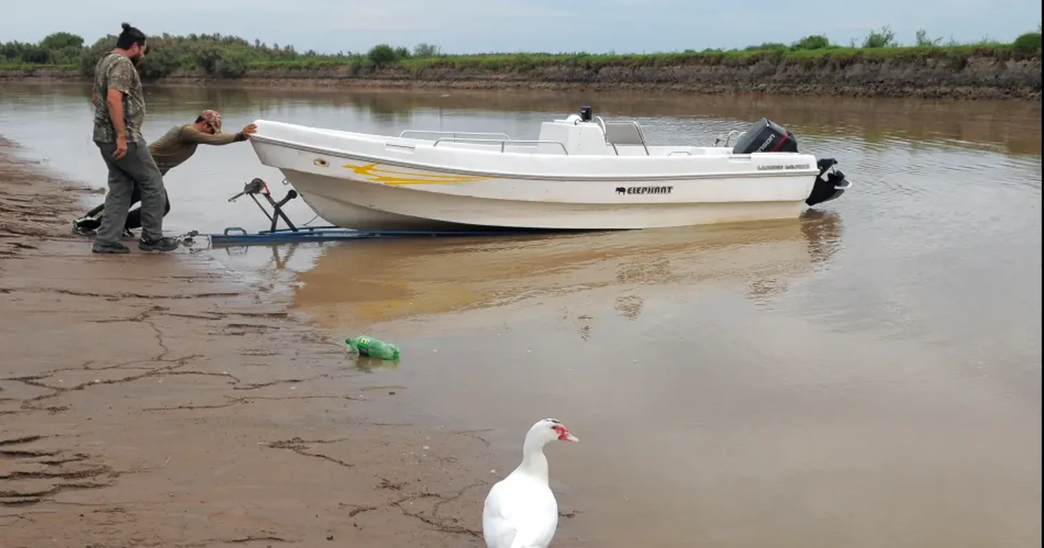 Cuatro pescadores fueron atacados por un enjambre de abejas y pasaron varias horas perdidos