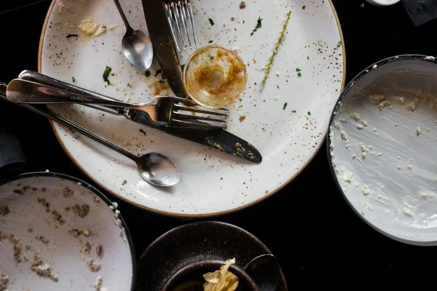 ¿Dejas los platos sucios en la noche?, estos son los riesgos de hacerlo