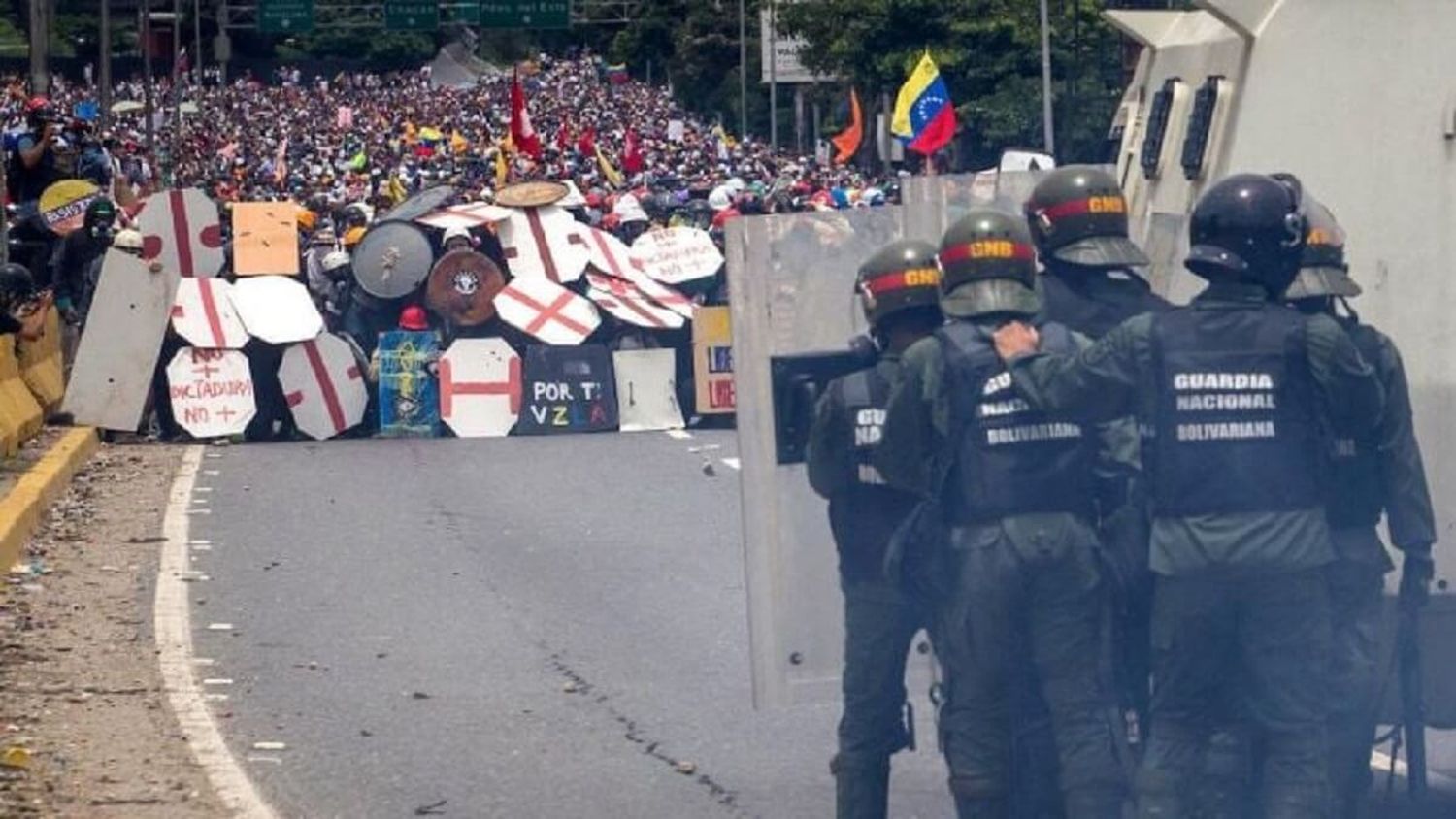 ¡SE ARMÓ LA GRANDE! Piden a Argentina investigar crímenes de lesa humanidad en Venezuela