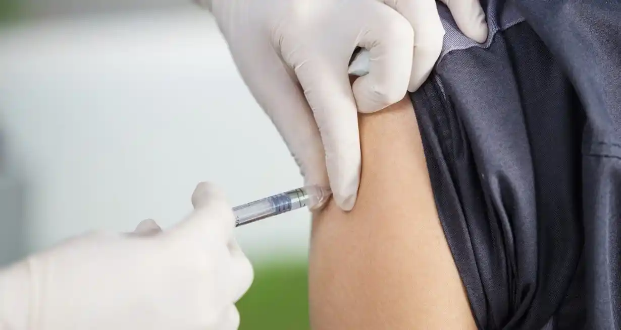 La Anmat aprobó el uso de una vacuna contra el dengue: cómo se aplicará