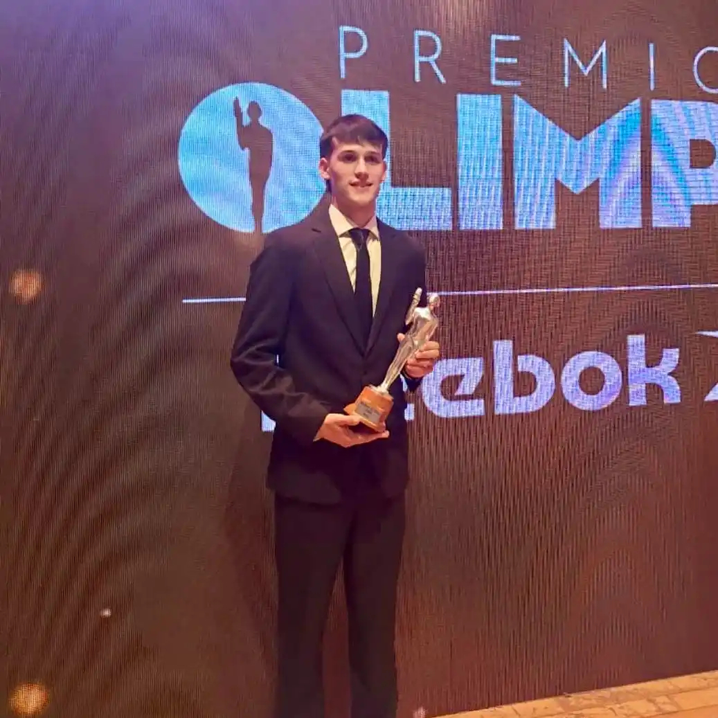 Carmelo Retamar recibió el Olimpia de Plata en la terna de bochas