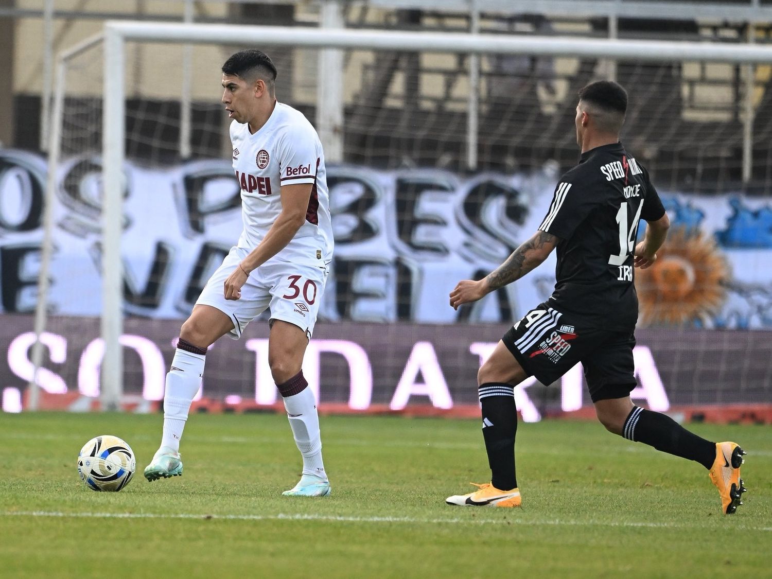 Riestra superó a Lanús