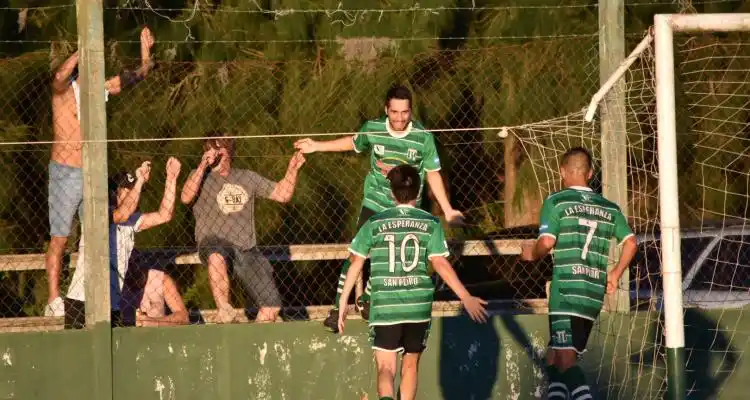 Torneo de Clubes: La Esperanza goleó a Maristas, sigue con vida y, sin jugar, Las Palmeras clasificó