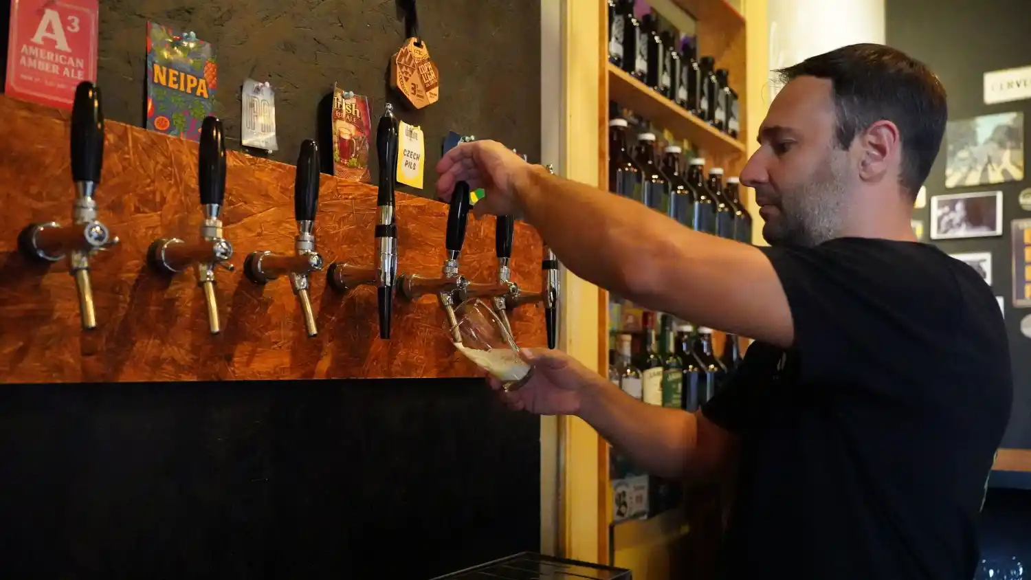 Ocho estilos en canilla conforman la actual propuesta cervecera del bar