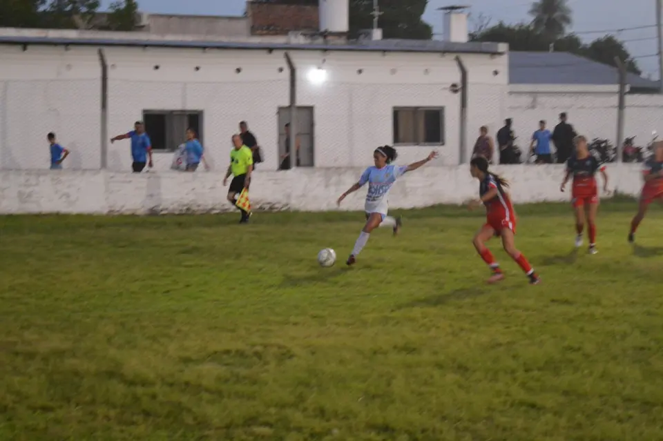 Santa María de Oro y Constitución juegan por un lugar en semifinales