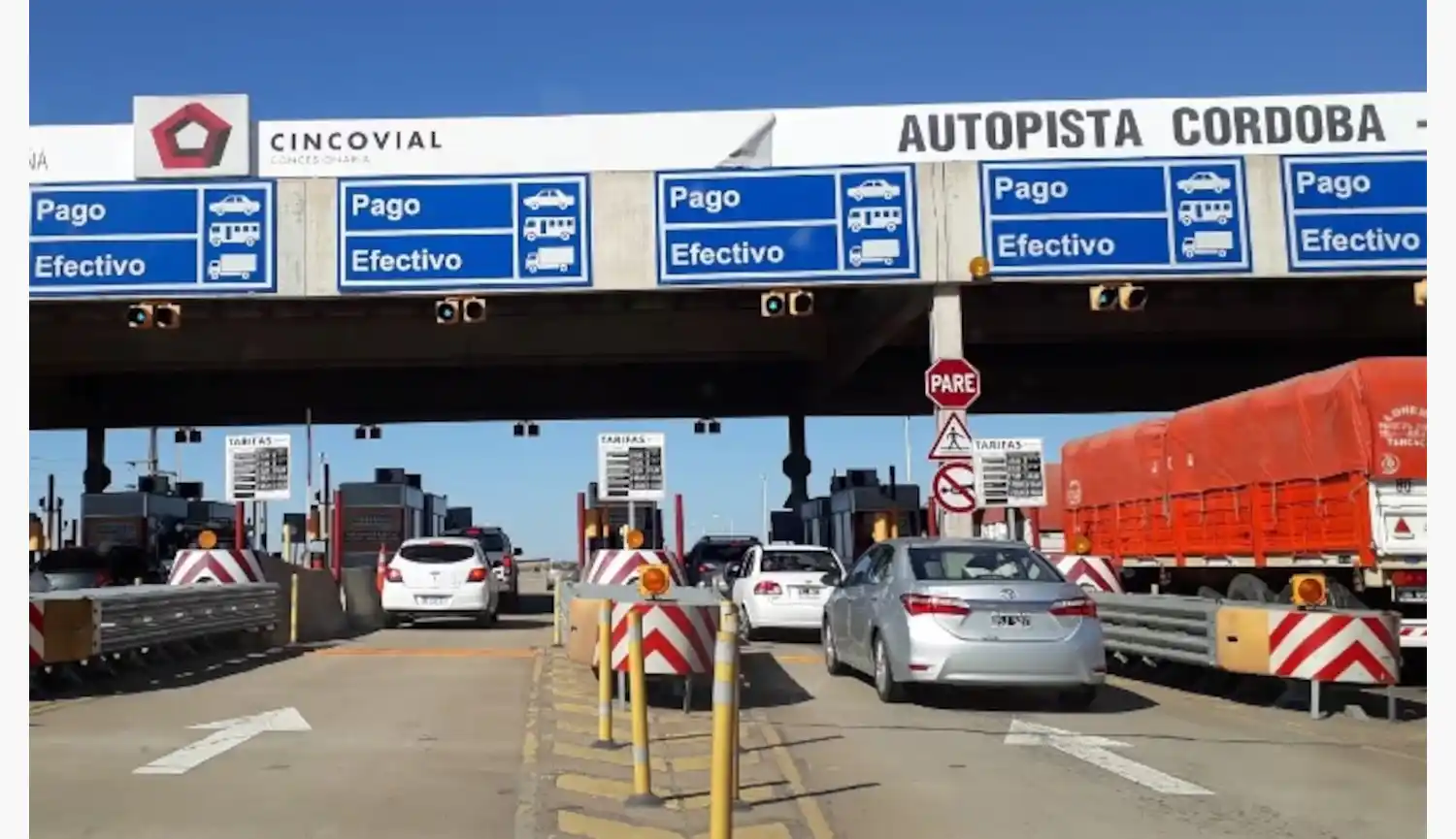 Un condutor atropelló y mató a una empleada del peaje tras escapar de un control policial en la autopista Córdoba-Rosario. (Foto: TN).