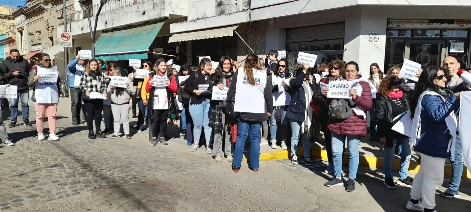 Los afiliados se manfestaron en pleno centro de la ciudad.