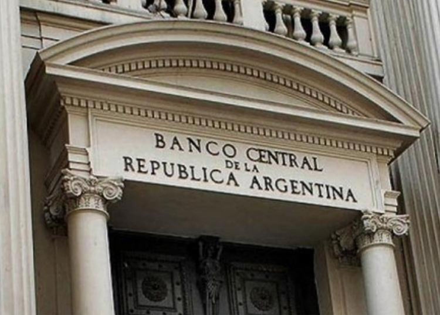 A pesar de la disparada de la inflación, el Banco Central no sube la tasa de plazos fijos