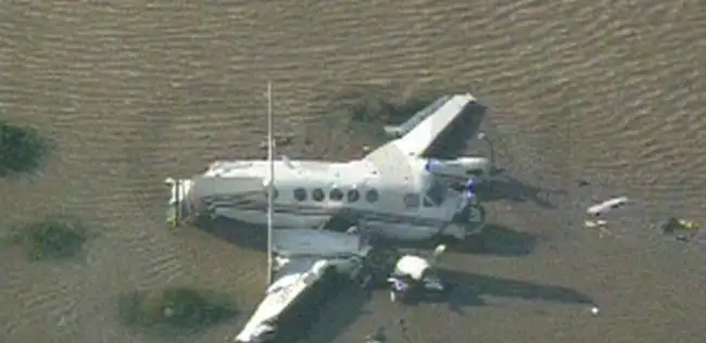 Cayó una avioneta con ocho tripulantes en el Río de la Plata