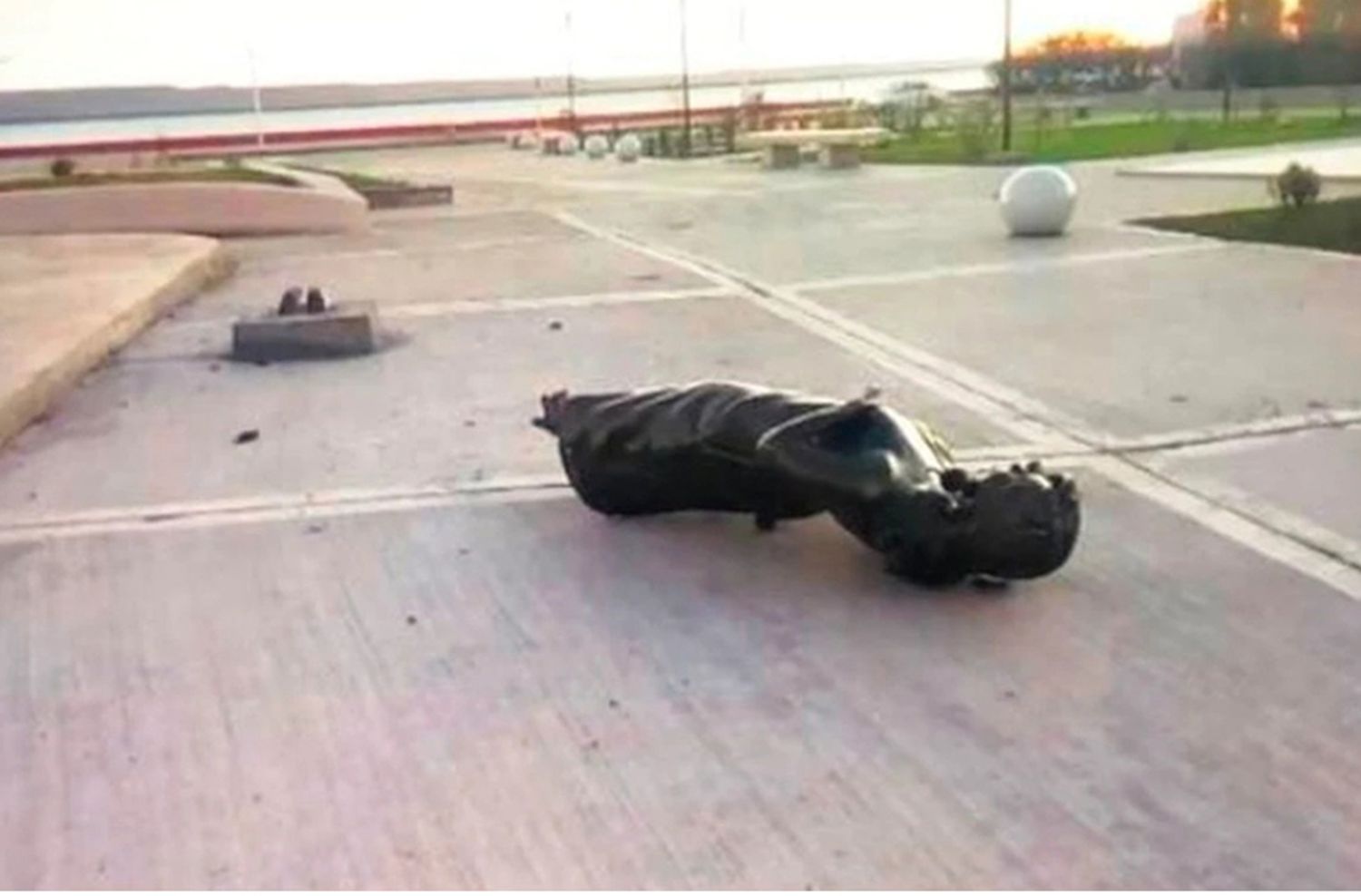 Rompieron una estatua de Cristina Kirchner en Río Gallegos