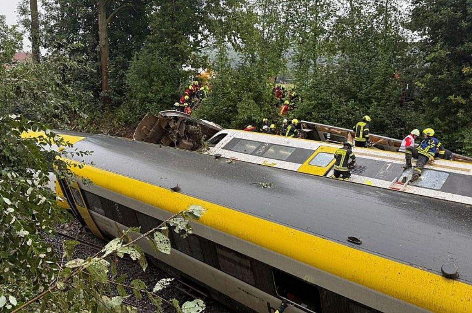 El accidente ocurrió este sábado cerca de la ciudad de Biberach, en Baden-Württemberg.