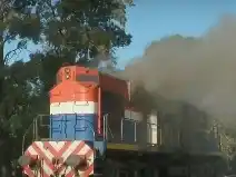 Una locomotora se incendió mientras iba por las vías en Fisherton