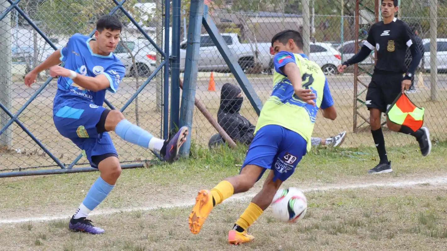 Salto Grande y Juventud terminan punteros la primera rueda del fútbol de ascenso