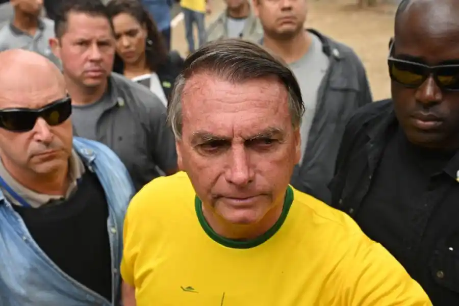 Bolsonaro votó en Río y no aclaró si aceptará los resultados en caso de victoria de Lula