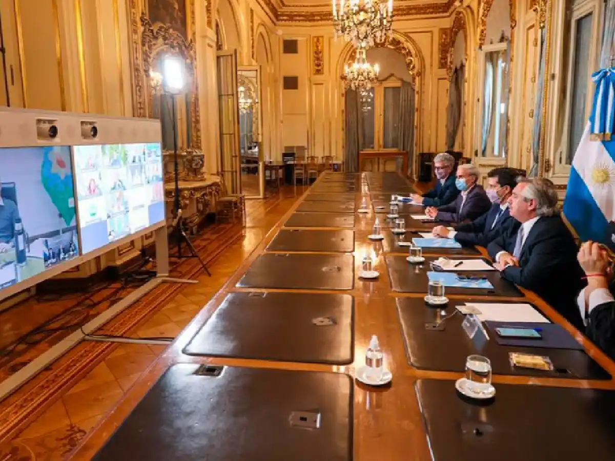 Fernández pidió a los gobernadores "acompañamiento" para hacer cumplir las restricciones