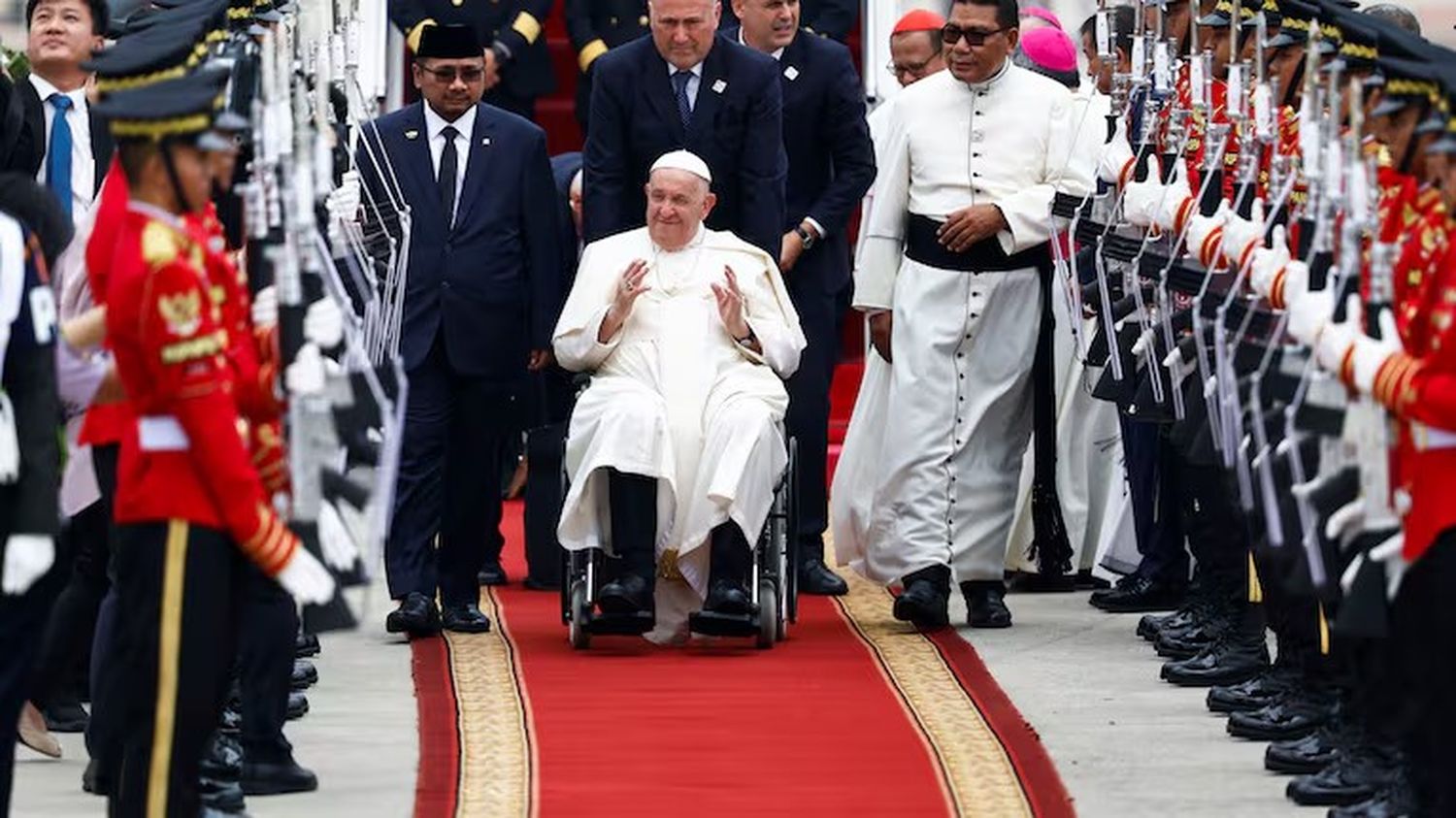 El papa Francisco llegó a Indonesia.