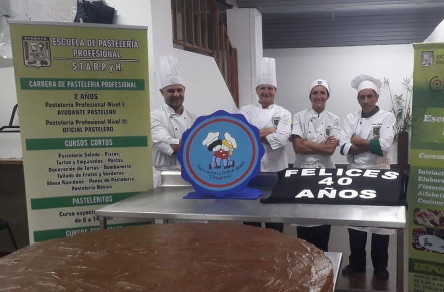 La Escuela de Pasteleros celebra sus 40 años con un alfajor gigante