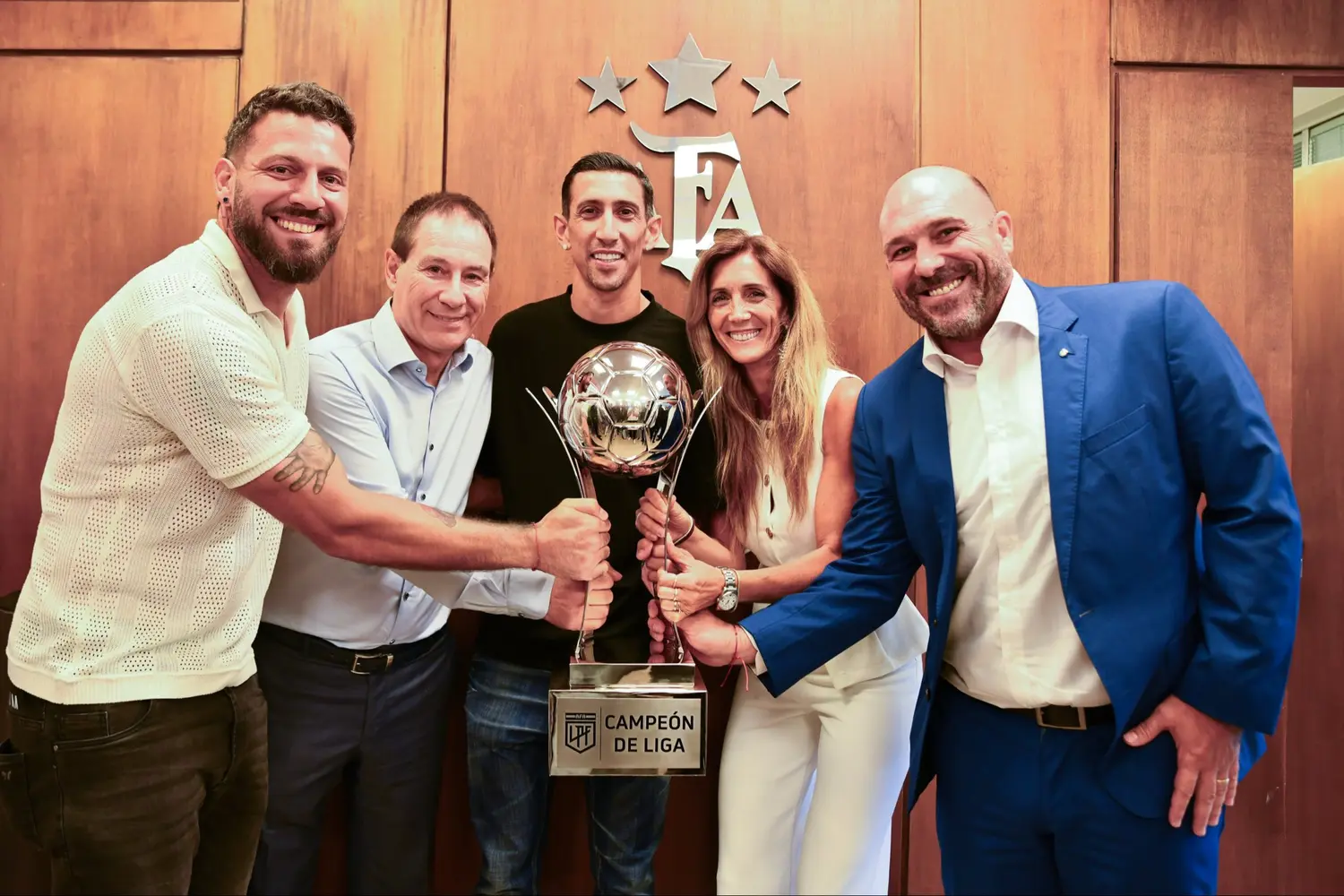 Dirigentes de Lanús y Banfield, rivales eternos, se unieron para defender a Tapia: en redes los tildan de "secanucas"