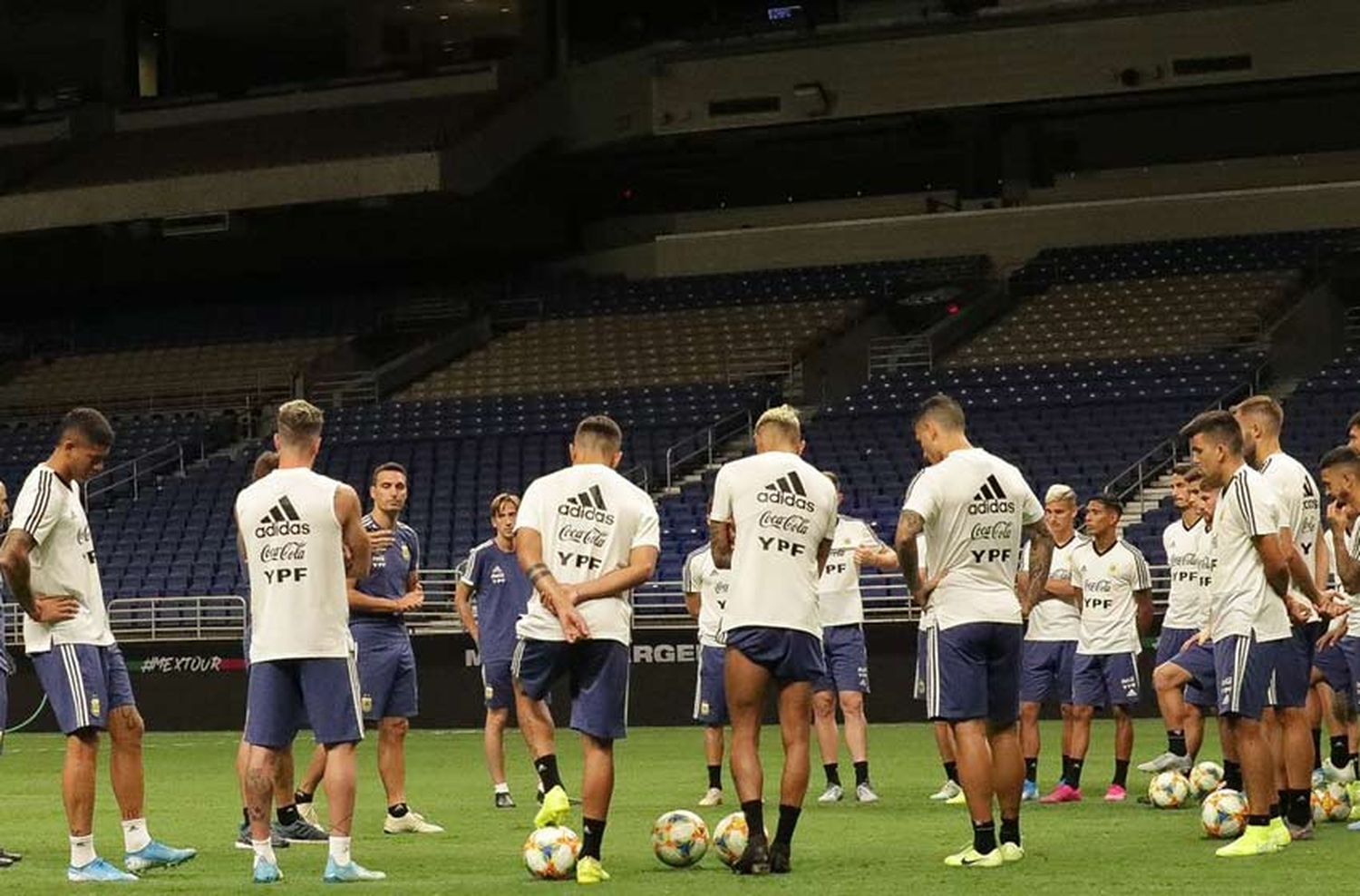 Scaloni dejó dudas en el once que se medirá ante México