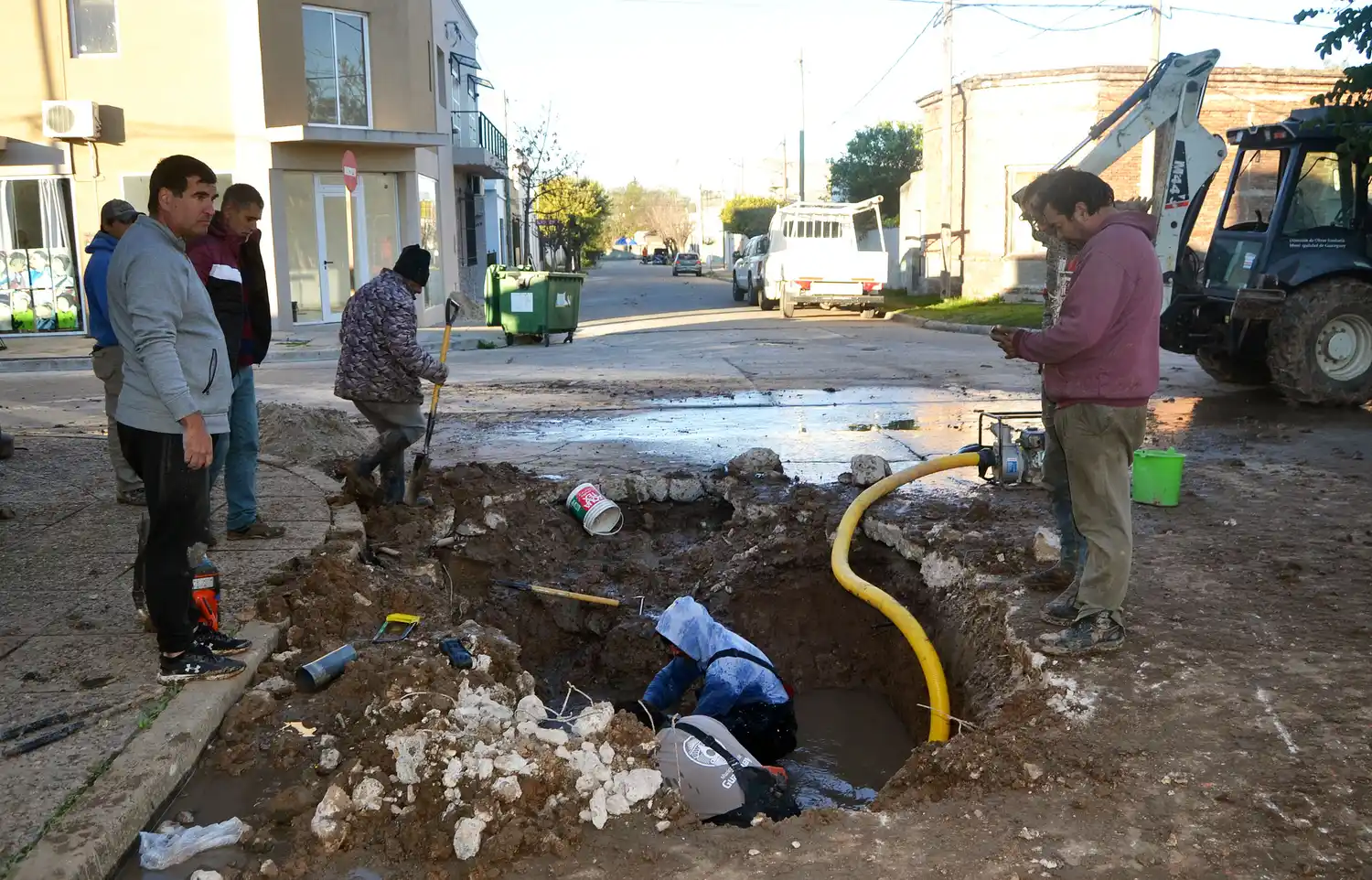 Repararon caño madre durante casi 10 horas