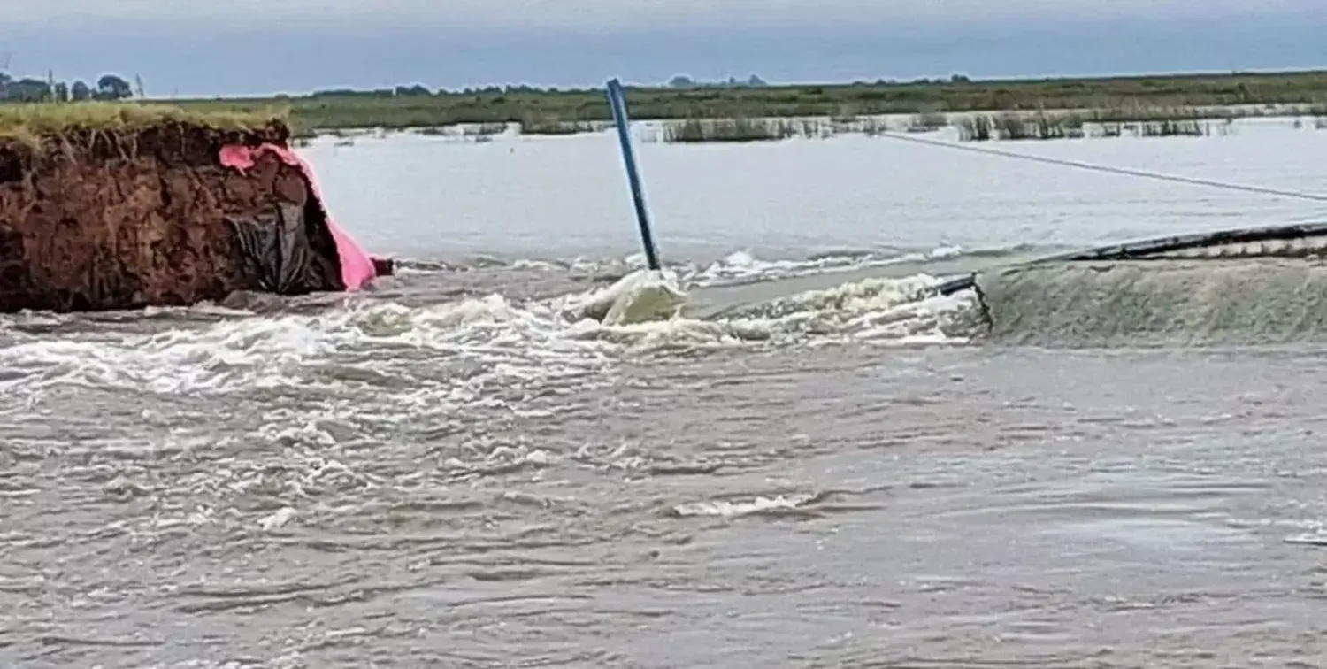 Córdoba: por las intensas lluvias se rompió la contención de la laguna en Ucacha
