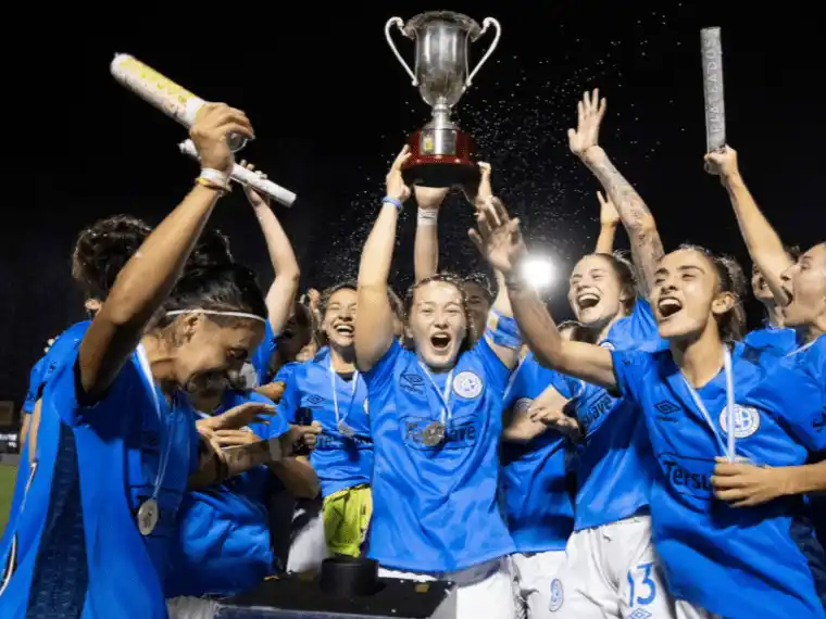 Las Piratas jugaran por primera vez, la Copa Libertadores Femenina en 2026.Foto:La Voz