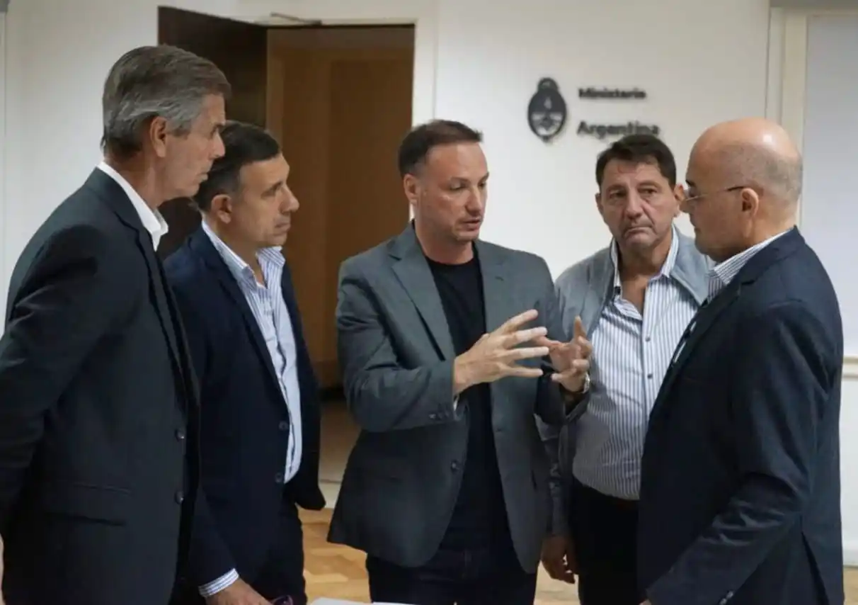 Equipos de la Secretaría de Obras Públicas de la Nación y del Ministerio de Obras Públicas de Santa Fe, analizaron e hicieron un repaso de las obras que el Gobierno nacional tiene pendientes a concretar en la provincia.