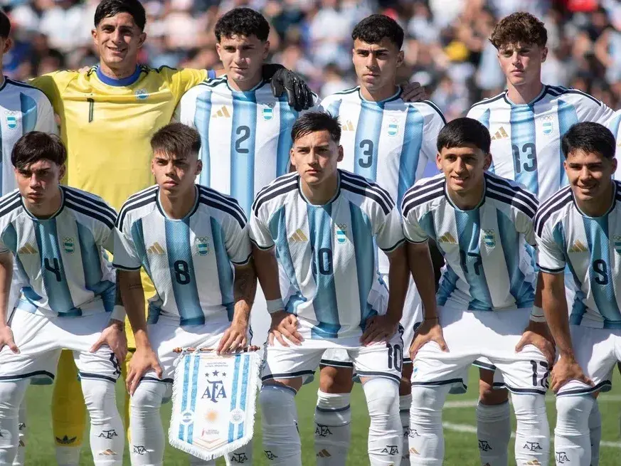 La Selección Argentina de fútbol masculino obtuvo la medalla de plata tras caer ante Paraguay