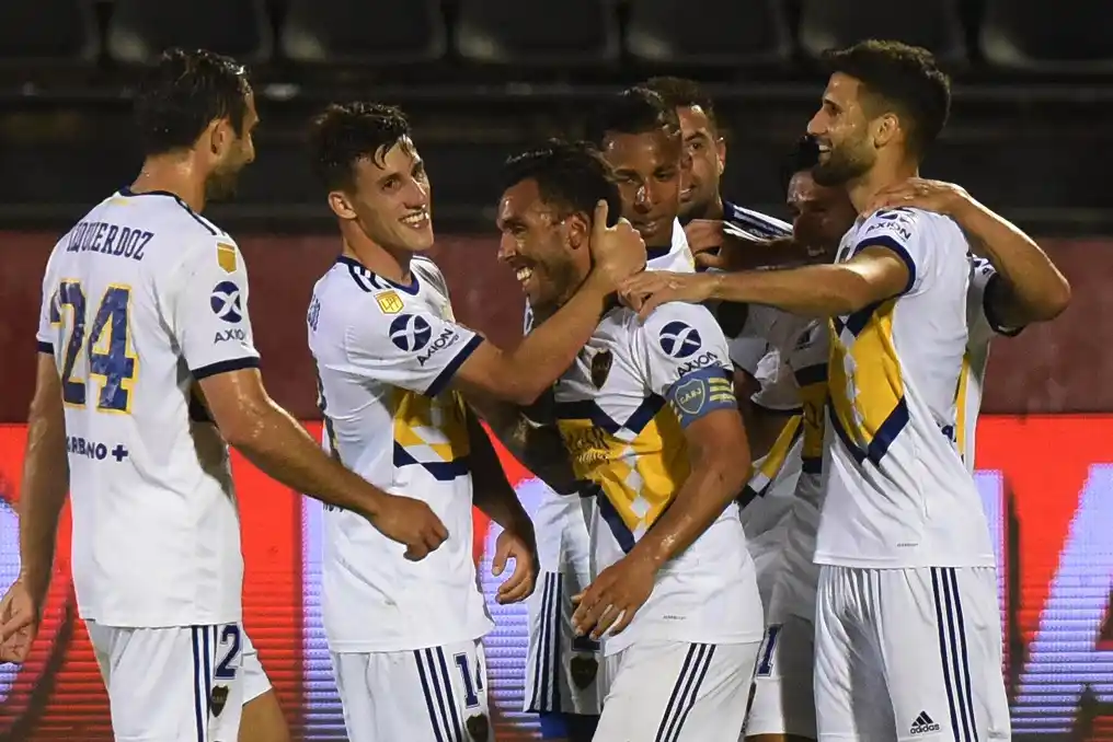 Con goles de Tevez y López, Boca pisó fuerte en Rosario y derrotó a Newell's