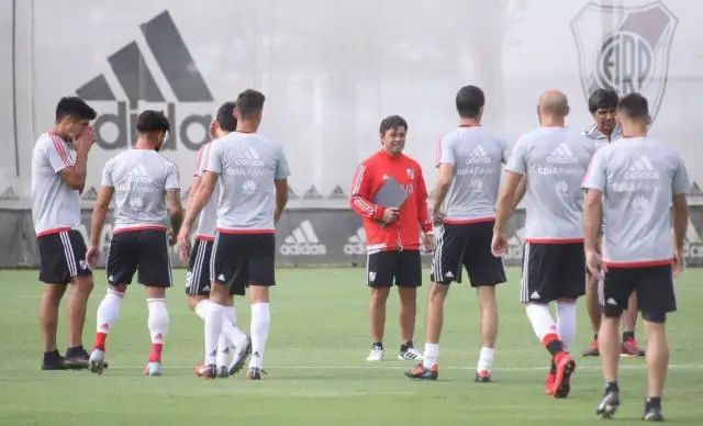 Gallardo piensa en la Copa y guardaría algunas armas