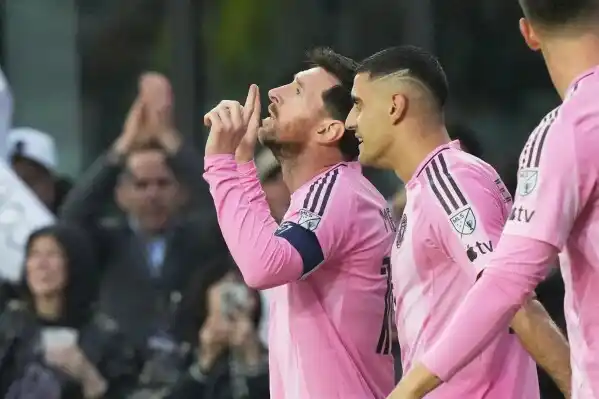 Lionel Messi agiganta su leyenda