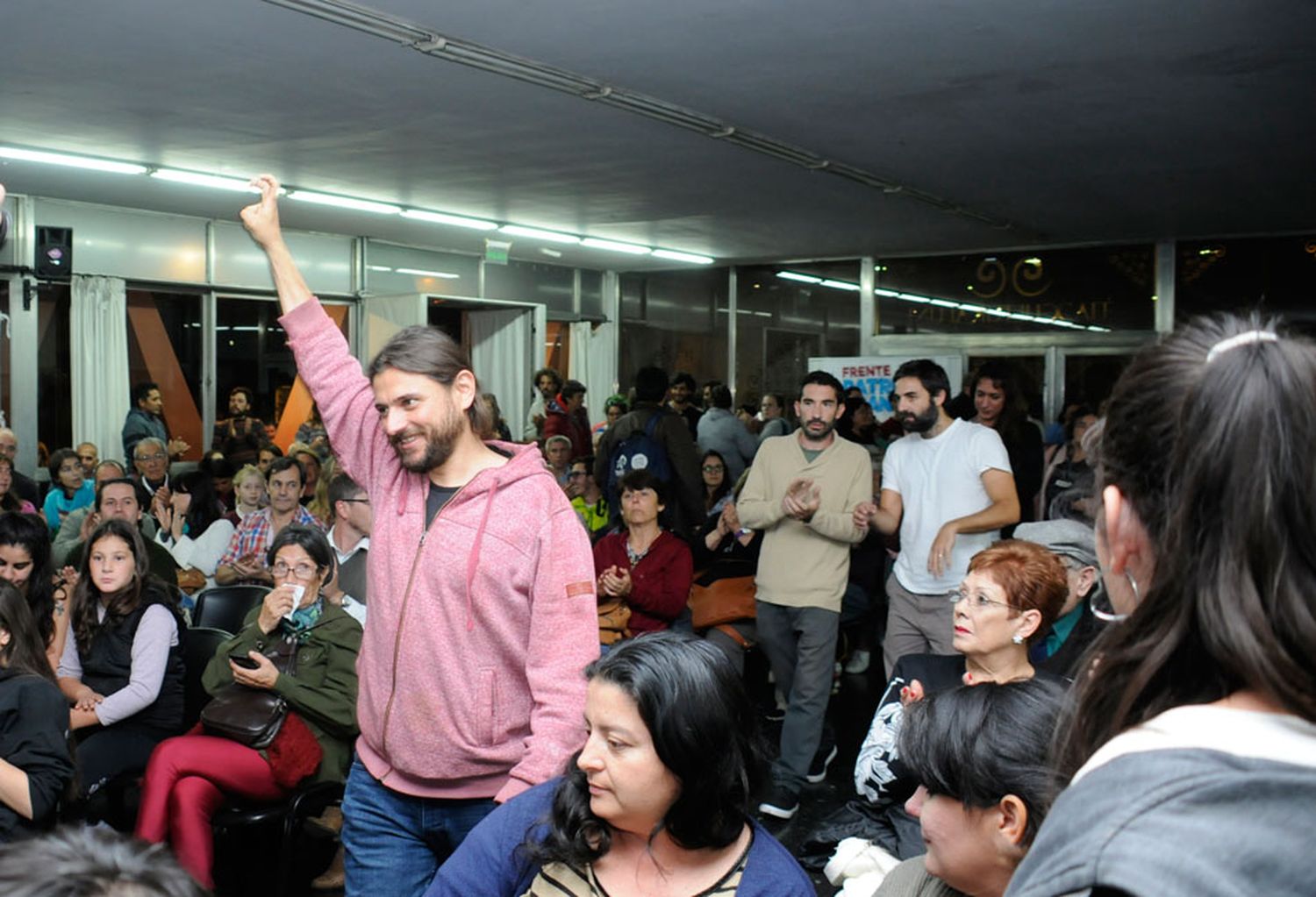 “En la política queremos gente con olor a barrio, que sepa cuánto vale un sachet de leche”, dijo Grabois