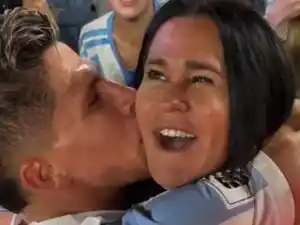 Carolina Baldini y el primer gol de su hijo Giuliano Simeone