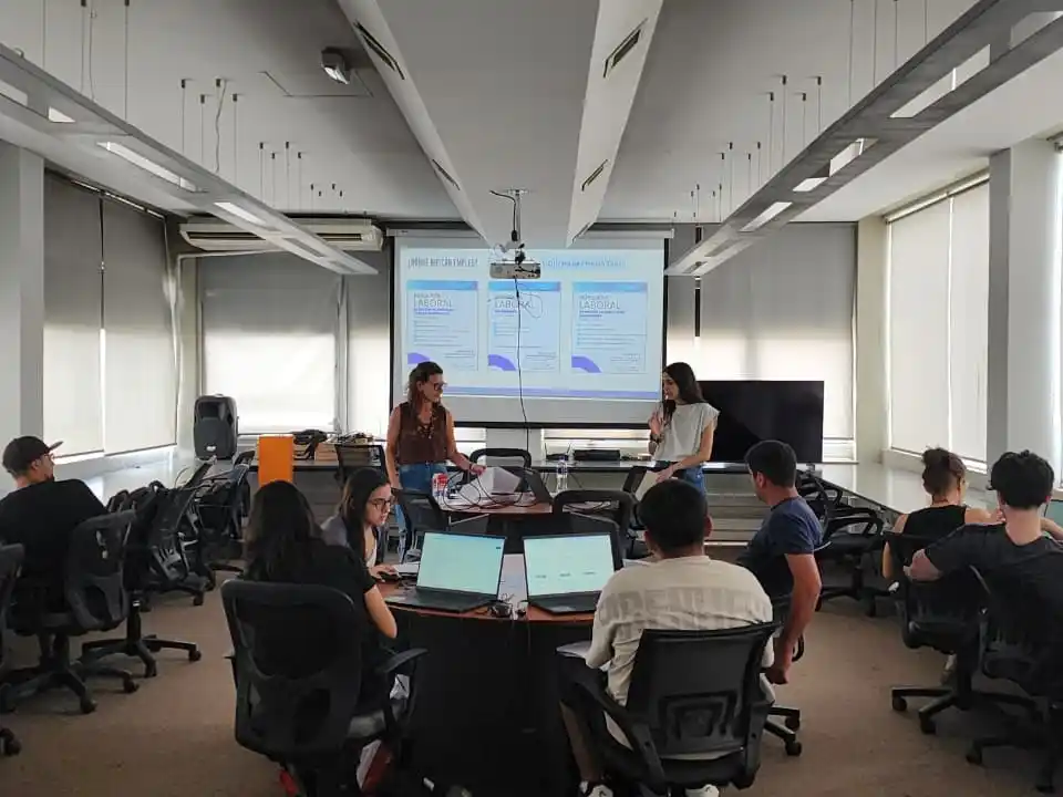 Uno de los ejes centrales fue el currículum vitae, donde se abordó su armado y confección.